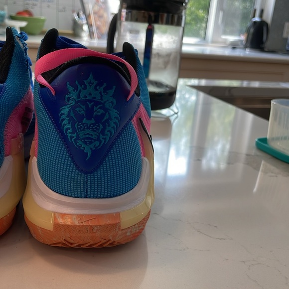 Lebron witness VII - Picture 4 of 4